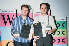 25 11 DDC Verleihung Badges zuschnitt