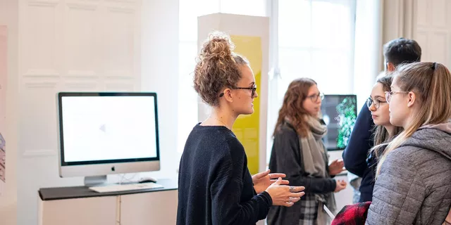 Gespräche am Studieninfotag