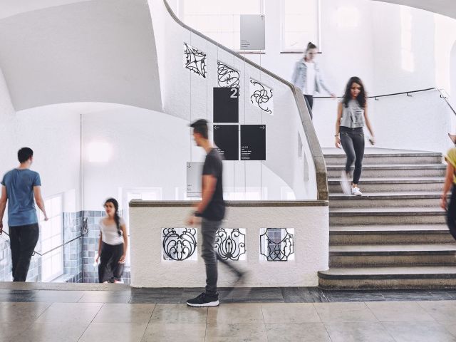 Treppenaufgang Hauptgebäude