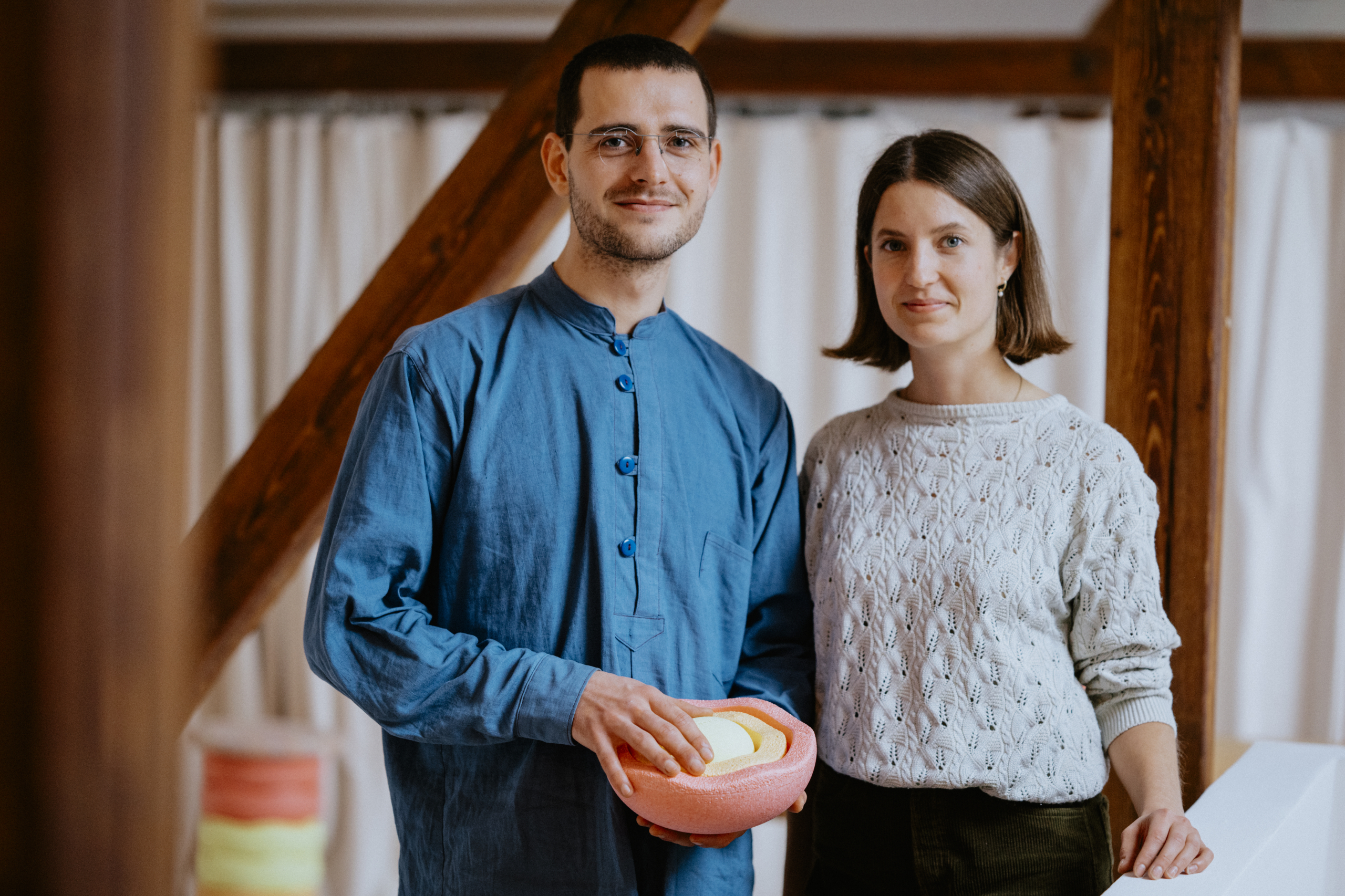 Gründer Stephan Schenk und Hannah König von Stapelstein | Bild: Stapelstein